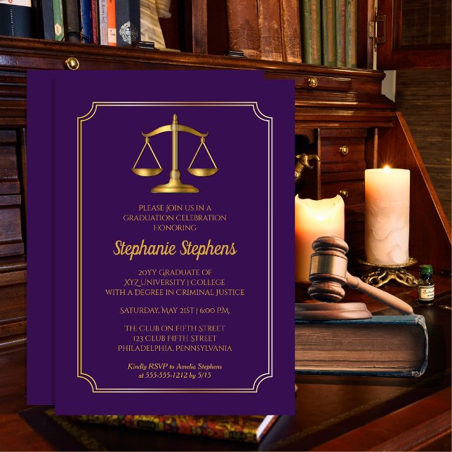 Elegante Partei für Lila Goldrecht Einladung (Elegant Purple and Gold Tone Law Attorney Lawyer Graduation Announcement | Party Invitation)