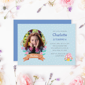 Elegante Pastel Blue Floral Wreath Foto Geburtstag Einladung