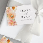 Elegante Peach, Blush and Cream Gastgeschenk Hochz Geschenkanhänger<br><div class="desc">Fügen Sie Ihren Gastgeschenke Hochzeiten einen personalisierten Geschenktag hinzu! Design mit exquisiten Aquarellfarben-Blume in Pfirsich, Orange, Rosa und Creme, die Ihre Namen und Datum in einer schönen Mischung aus Blocktypografie und moderner handgeschriebener Kalligrafie zeigen. Option zum Bearbeiten des Designs mit dem Entwurfstool und zum Ändern der Schriftgröße, -position, -stil und...</div>