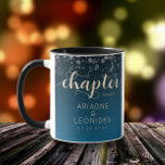 Elegante Peach Oceanic Blue Wedding ein neues Kapi Tasse<br><div class="desc">Machen Sie Ihren besonderen Tag zu einem unvergesslichen Fest mit dieser einfachen, aber stilvollen Tasse, die elegant handschriftlich und Blockschrift in pfirsichfarben mit einer Dusche von Konfetti-Set auf einem schwarzen und einem blauen Schatten mit dem mediterranen Hintergrund. Passen Sie Ihre Wünsche an. Design © W.H. Sim. Weitere Informationen unter zazzle.com/expressionsoccasions...</div>