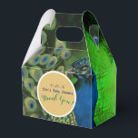Elegante Personalisierte Gable Boxes Peacock Feath Geschenkschachtel<br><div class="desc">Kleine und leicht handhabbare Vorzugskästchen mit Textvorlagenfeldern für Sie, um Ihre ausgewählten Informationen zu einem Firmenevent oder einem Familienevent hinzuzufügen. Diese Vorzugsschachteln passen zu kleinen Minzen, einem Schmuckstück (wenn es als Geschenkboxen verwendet wird) oder einem anderen kleinen Gunst.</div>