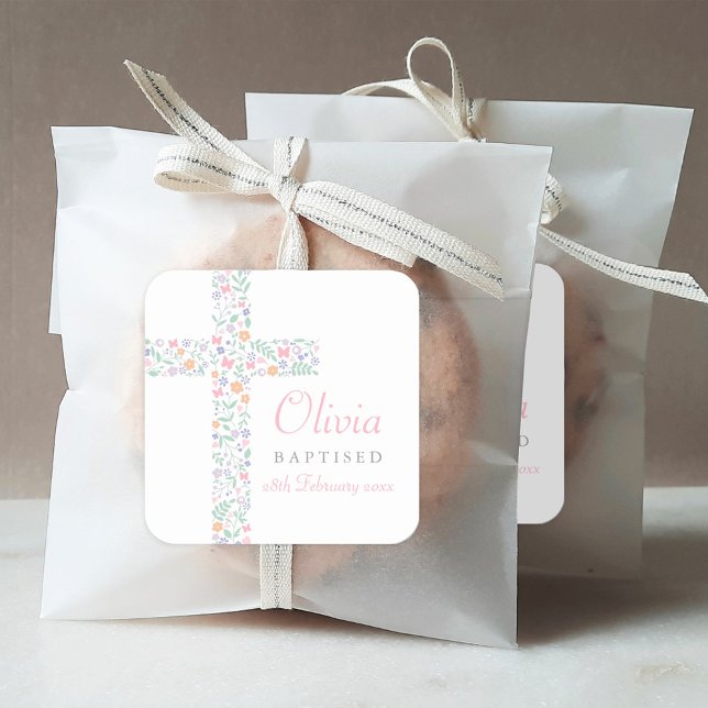 Elegante rosa Blumenkreuz Mädchen-Taufe Quadratischer Aufkleber (Von Creator hochgeladen)