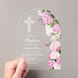 Elegante rosa Hydrangeenbogen Taufe Acryleinladungen
