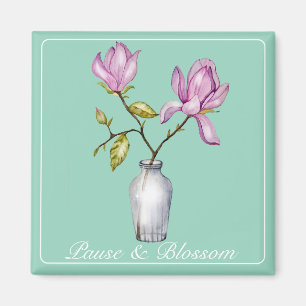 Elegante rosa Magnolie im Wasserfarbenstil in Glas Magnet