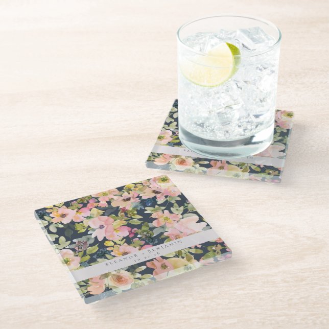 Elegante rosa Navy Wasserfarben Gewohnte Hochzeit Glasuntersetzer (Schrägansicht)