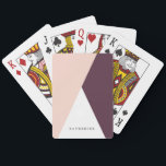 Elegante, rosa und bordeauxrote Dreiecke Spielkarten<br><div class="desc">Minimalistisches und modernes Design mit rot-rosa,  weiß und bordeauxrot.</div>