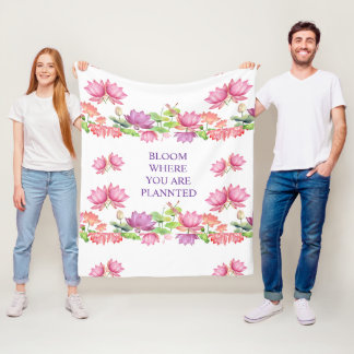 Elegante rosa Wasserfarbe Lotus Blumenmuster Fleecedecke