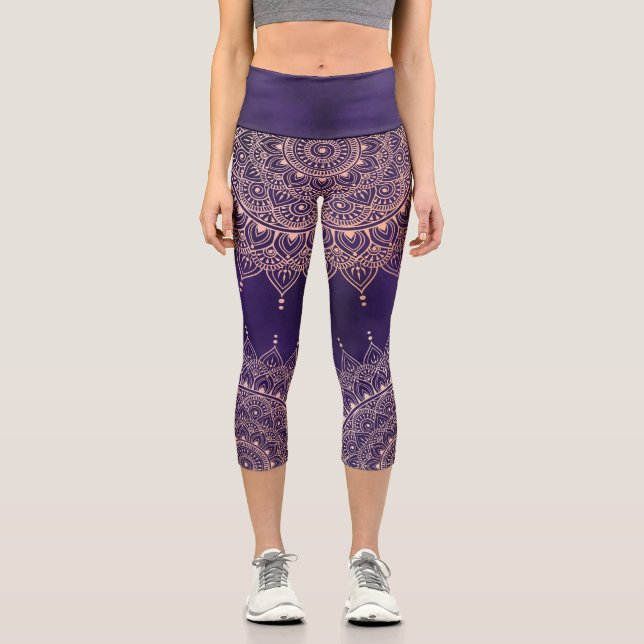 Elegante Rose Gold auf dem Lila Flora Henna Mandal Capri Leggings (Vorderseite)