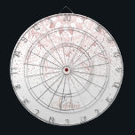 Elegante Rose Gold Dots Mandala Dartscheibe<br><div class="desc">Dieser bezaubernde Mandalabilddruck verbindet geometrische Elemente in Rose Gold mit einem Konfetti-Fleckenmuster, was zu einem eleganten und femininen Design führt. Die Mandala-Blume und die rot-rosa Farbtöne mildern das Gesamtbild, während geometrische Formen harmonisch in einem Kreis von Blume verschmelzen. Die Imitate Rose goldene metallische Textur fügt Schimmer hinzu, und der weiße...</div>