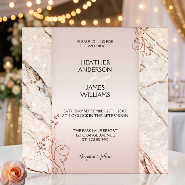 Elegante Rose Goldene Marmorplatte Einladung zur H (Wedding invitation featuring rose gold floral swirls on pink marble with elegant  light sparkles)