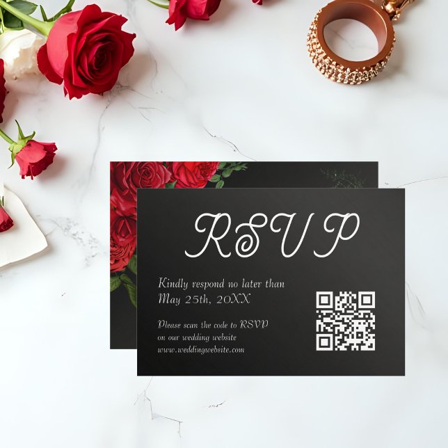 Elegante Rose Hochzeit QR-Code RSVP-Karte Mitteilungskarte (Sleek RSVP card with QR code, black background and rose accents.)