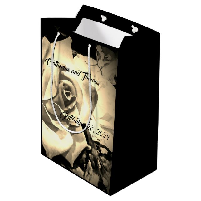 Elegante Rose Mit Monogramm Mittlere Geschenktüte (Rückseite Schrägansicht)