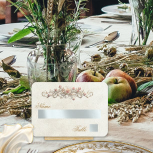 Elegante Rosenschriftrolle & Herzmonogramm - Creme Platzkarte