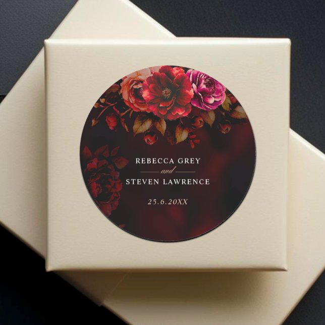 Elegante Rot Blütenblüte Hochzeitsromantik Runder Aufkleber (Von Creator hochgeladen)