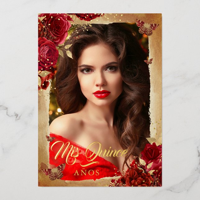 Elegante Rote Rose Gold Floral Foto Quinceanera Folieneinladung (Vorderseite)