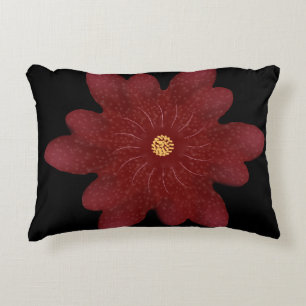 Elegante rote Samtblume auf Schwarz   Dunkle Blume Dekokissen