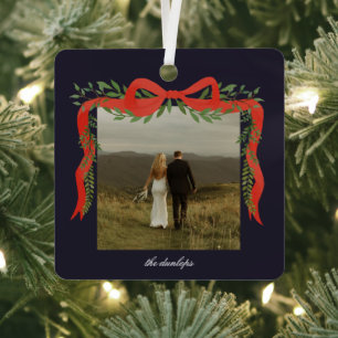 Elegante rote Schleife mit Grünzeug Foto Weihnacht Ornament Aus Metall