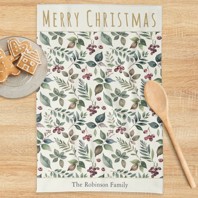 Elegante Rustikale Landschaft Personalisierte Weih Geschirrtuch (A festive kitchen towel with 'Merry Christmas' greeting, greenery, red berries and custom text)