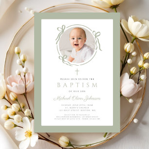 Elegante Salbeigrüne Bogen-Foto-Taufe Einladung