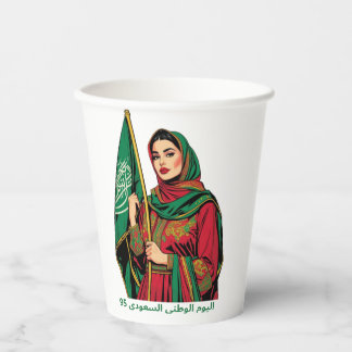 Elegante Saudi-Frau, die den T - Shirt der Flagge Pappbecher