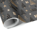 Elegante Scandi Christmas Gold & Black Wrapping Pa Geschenkpapier<br><div class="desc">Dieses Verpackungspapier zeichnet sich durch schöne goldene und schwarze klassische Weihnachtsdesigns aus. Ideal, um Ihren Urlaubsgeschenken eine Touch von Klasse hinzuzufügen. Für ihn, für sie, für Ihre Kunden. Schön, modern und elegant. Ein zeitloses Set, das Ihnen das traditionelle Weihnachtsbild verleiht. Dekorieren und verpacken Sie Ihre Geschenke in diesem Jahr in...</div>