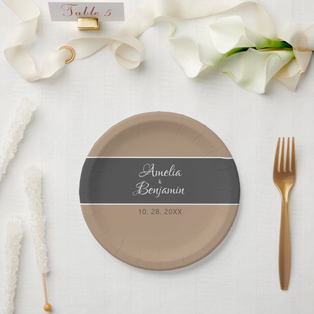 Elegante, schlichte, beige Typografie Pappteller (Hochzeit)