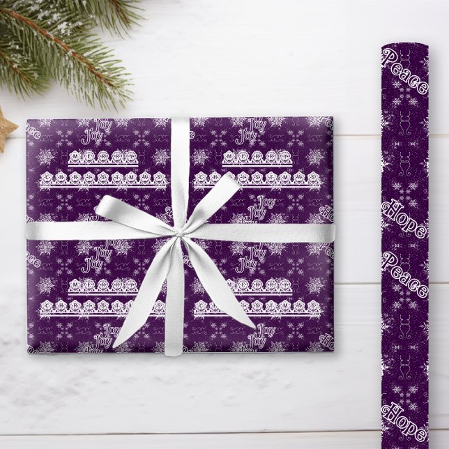 Elegante Schneeflocken an Lila Weihnachten Geschenkpapier (This elegant dark purple wrapping paper with white snowflakes will be beautiful under your tree!)