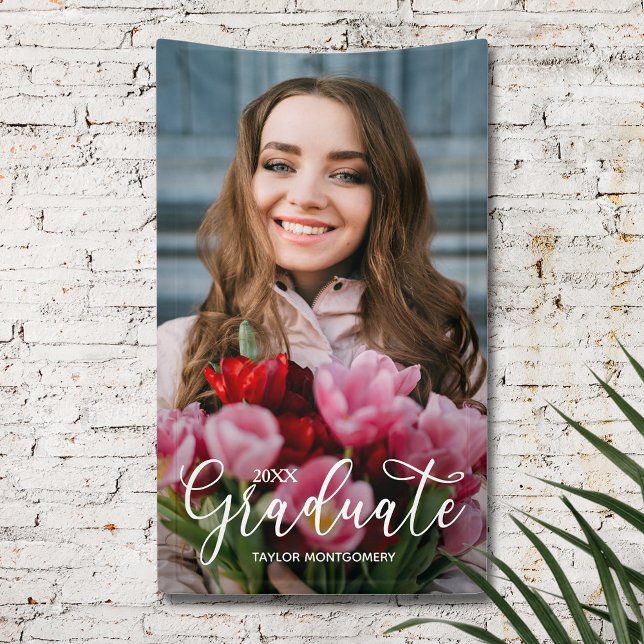 Elegante Schrift Foto Abschlussfeier Banner (Elegant white script photo graduation party banner)