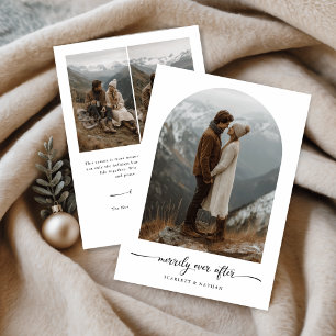 Elegante Schrift Merrily Ever After Bogen Foto Feiertagskarte