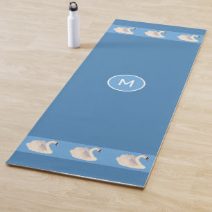 Elegante Schwäne & Monogramm auf Stahlblauer Yogam Yogamatte