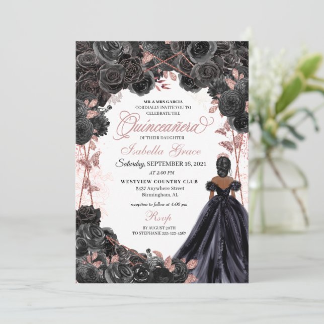 Elegante Schwarz und Rose Gold Floral Quinceanera  Einladung (Stehend Vorderseite)