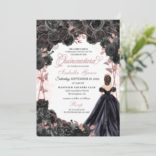 Elegante Schwarz und Rose Gold Floral Quinceanera  Einladung (Stehend Vorderseite)