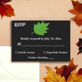 Elegante Schwarz-Weiß-Grün-Blätter Hochzeit im Her RSVP Karte