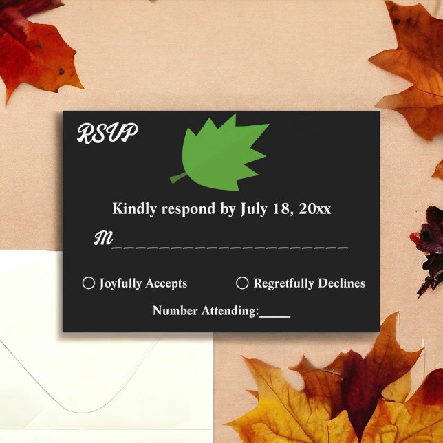 Elegante Schwarz-Weiß-Grün-Blätter Hochzeit im Her RSVP Karte (Von Creator hochgeladen)
