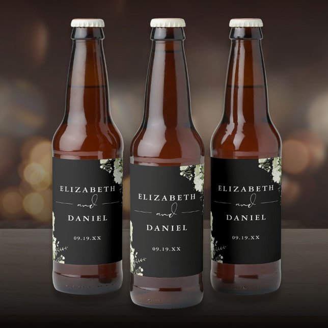 Elegante Schwarz-Weiß-Grüne Hochzeit Bierflaschenetikett (Elegant Black And White Floral Greenery Wedding Beer Bottle Label)