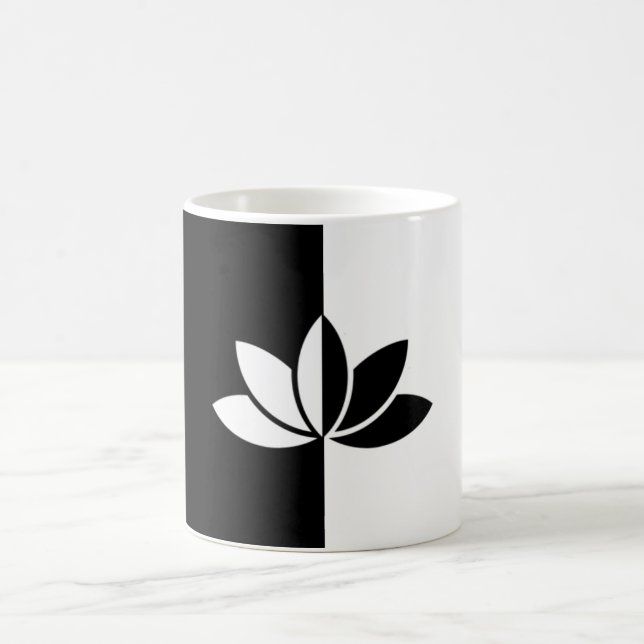 Elegante Schwarz-Weiß-Lotus-Blume Kaffeetasse (Mittel)