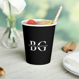 Elegante Schwarz-Weiß-Monogramm-Initialen Hochzeit Pappbecher