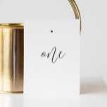 Elegante Schwarz-Weiß-Schriftzeichen Tischnummer<br><div class="desc">Elegante Schwarz-Weiß-minimalistische Skript Hochzeit Tischnummer. Bitte kontaktieren Sie mich,  wenn Sie weitere Informationen benötigen.</div>