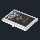Elegante Schwarz-Weiß-Vintage Damaskus Visitenkarten Etui<br><div class="desc">Elegante,  Vintage verzierte Wirbel in Schwarz-Weiß-Farbtönen und Vintage,  blumengeschmückte Dämme in Schwarz-Weiß-Tönen. Dies ist eine Vorlage und sie ist vollständig anpassbar.</div>