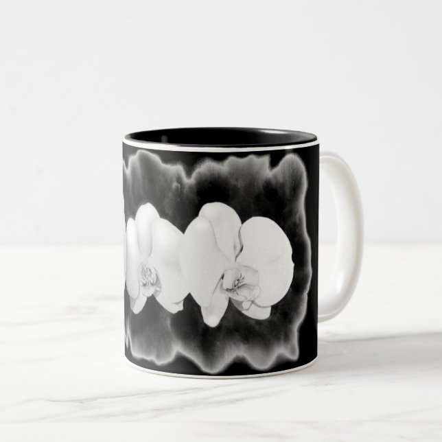 Elegante Schwarz-weiße Orchideen Zweifarbige Tasse (VorderseiteRechts)