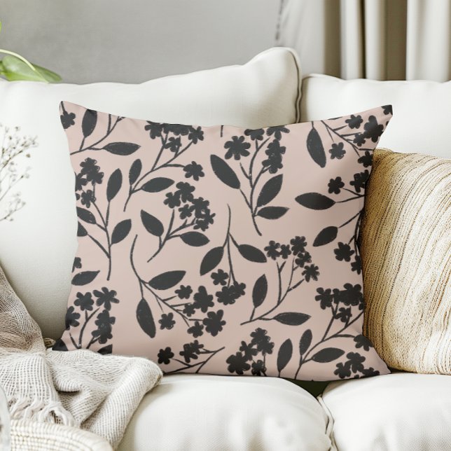 Elegante Schwarze Blume auf Dusty Pink Kissen (hand drawn black flowers on a dusty pink pillow)