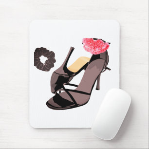 Elegante schwarze High Heels & Nelken-Kunst – Klas Mousepad