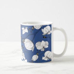 Elegante schwarze und weiße Orchideen-Blumen in mo Kaffeetasse