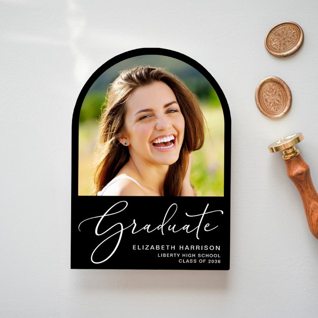 Elegante Script Arch Foto Black Graduation Party Einladung (Share the pride and excitement of your graduate's achievement with friends and family near and far)
