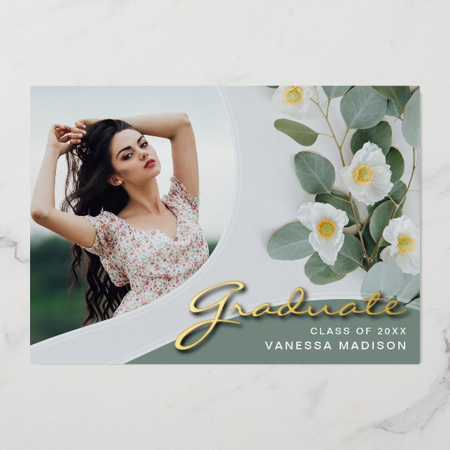 Elegante Script-Blume | Moderne Foto Grad Card Folieneinladung (Vorderseite)