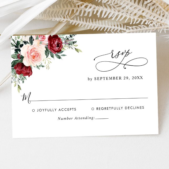 Elegante Script Burgundy Blush Floral Wedding RSVP Karte (Von Creator hochgeladen)