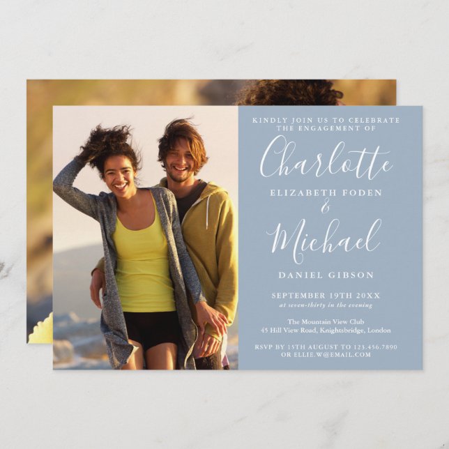 Elegante Script Dusty Blue 2 Foto Engagement Party Einladung (Vorne/Hinten)