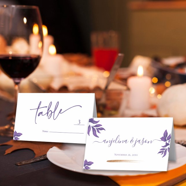 Elegante Script Emerald Lila Eucalyptus Wedding Platzkarte (Von Creator hochgeladen)