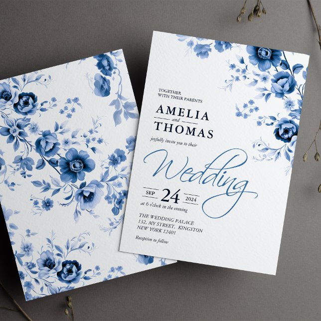 Elegante Script French Blue Floral Toile Hochzeit Einladung (Von Creator hochgeladen)