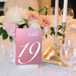 Elegante Script Gradient Pink Wedding Tischnummer